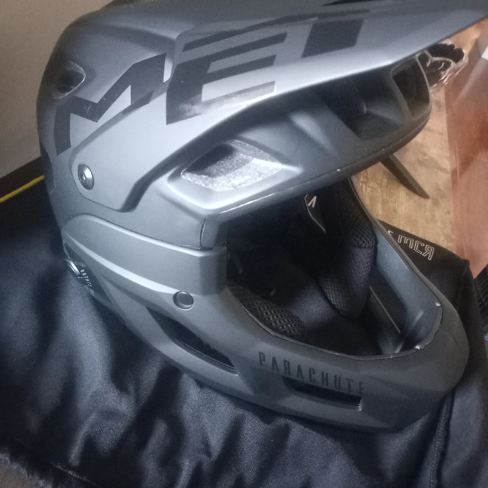 MET Bicycling Parachute MIPS Full Face Helmet Black Large New WIth Bag